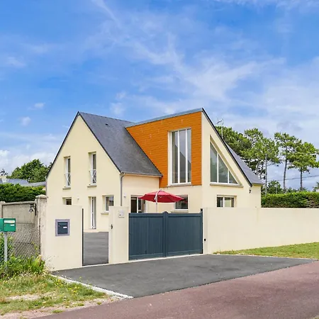 Holiday home Gorgeous In Stgermainay-plage